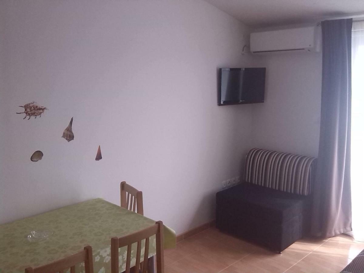 Apartmani Luna Novalja Eksteriør bilde