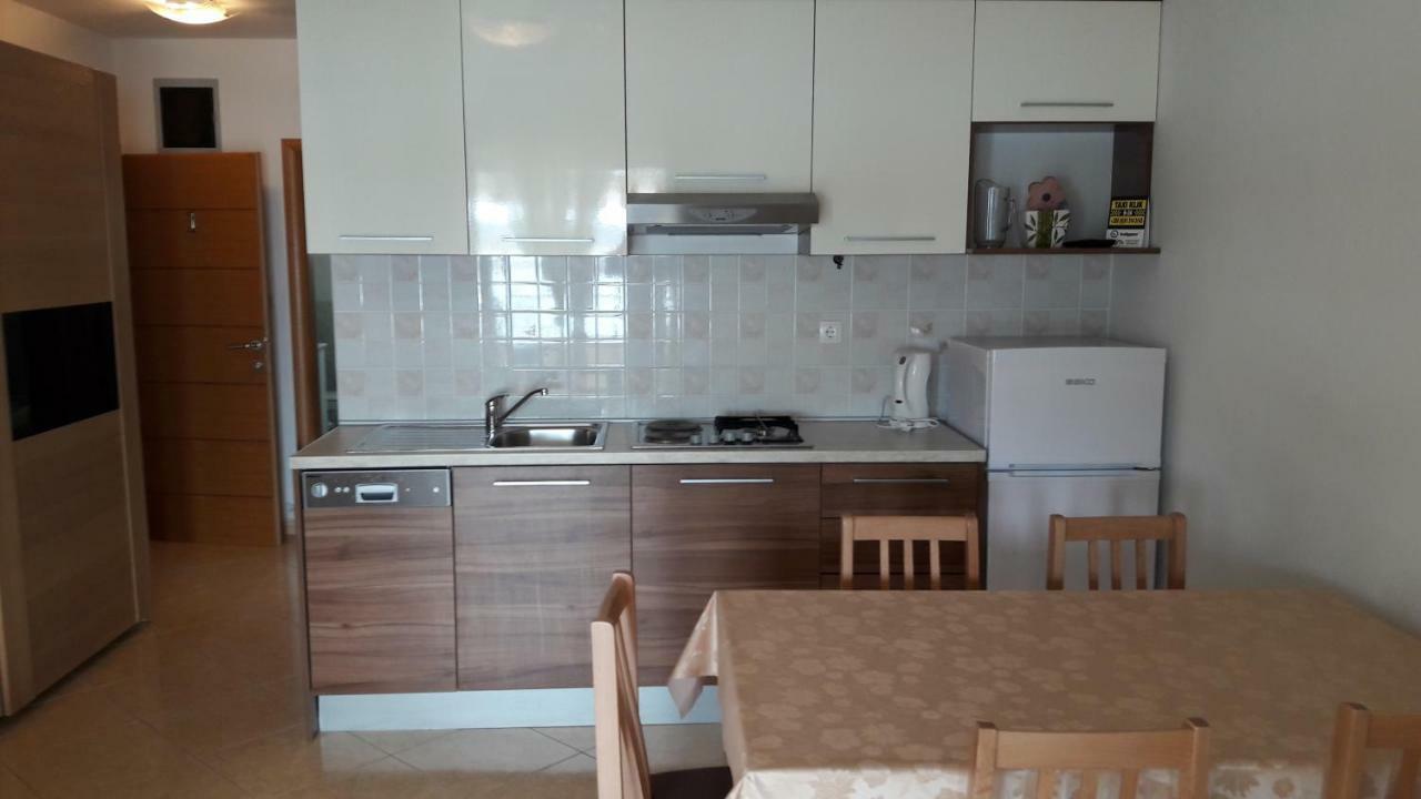 Apartmani Luna Novalja Eksteriør bilde