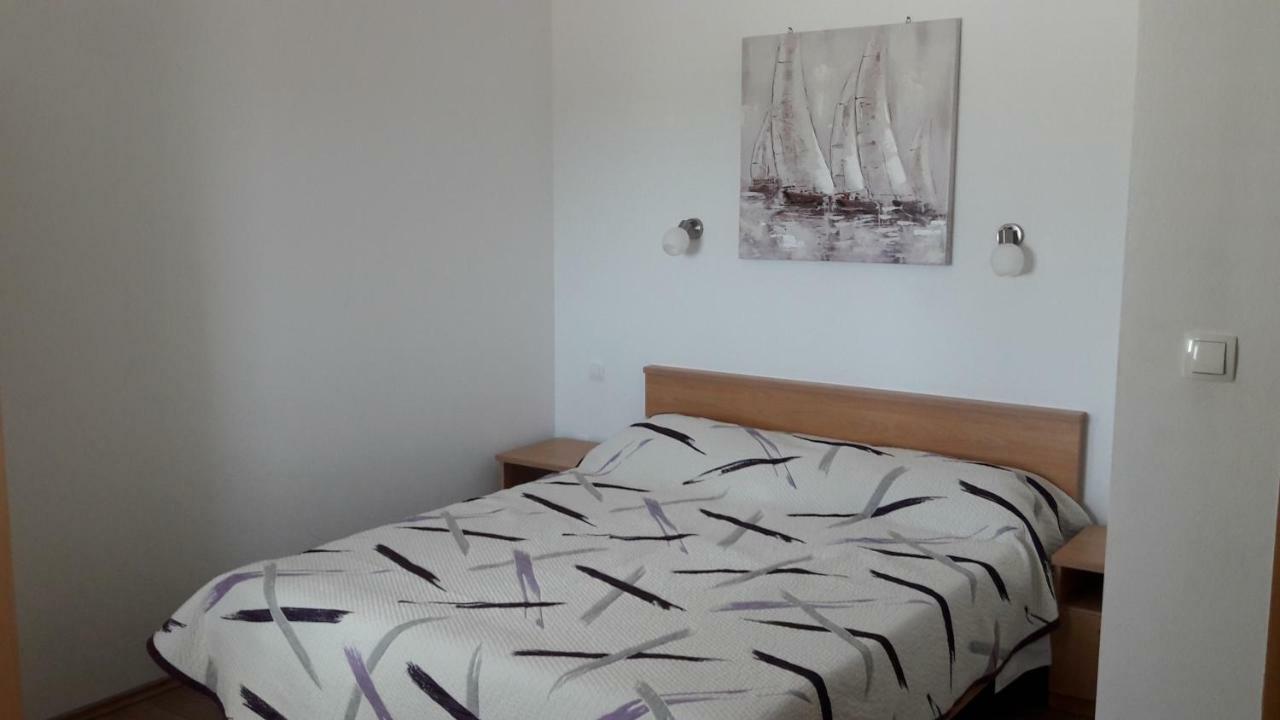 Apartmani Luna Novalja Eksteriør bilde